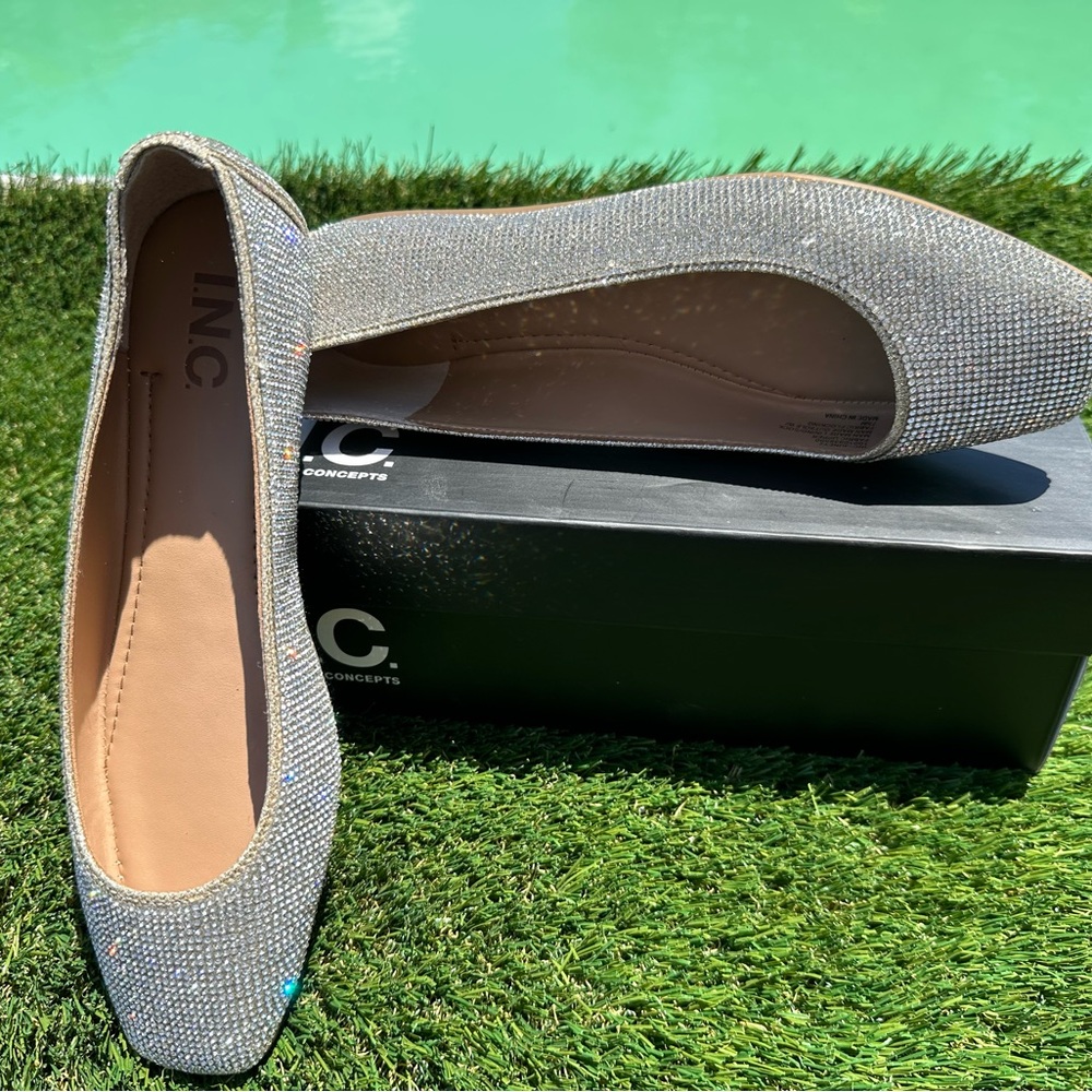 Inc Juney silver crystal flats size 7.5